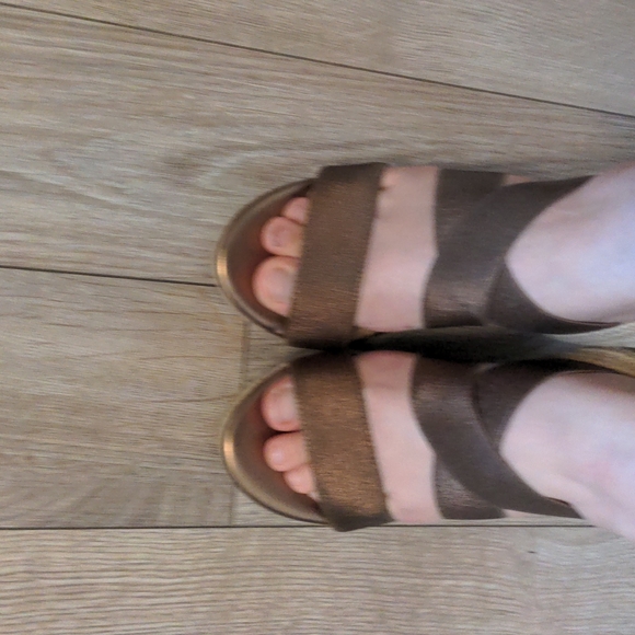 Yellow Box Elastic Wedges - Picture 3 of 6